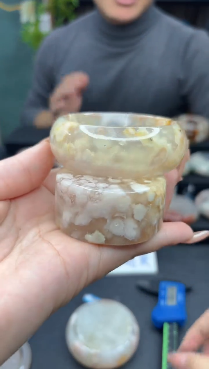 【闪购商品】石英质玉手镯未镶嵌147（54圈赠送镯心）