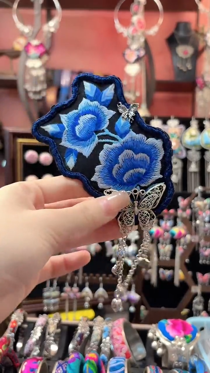 织绣 云织谣民族风精美饰品   358