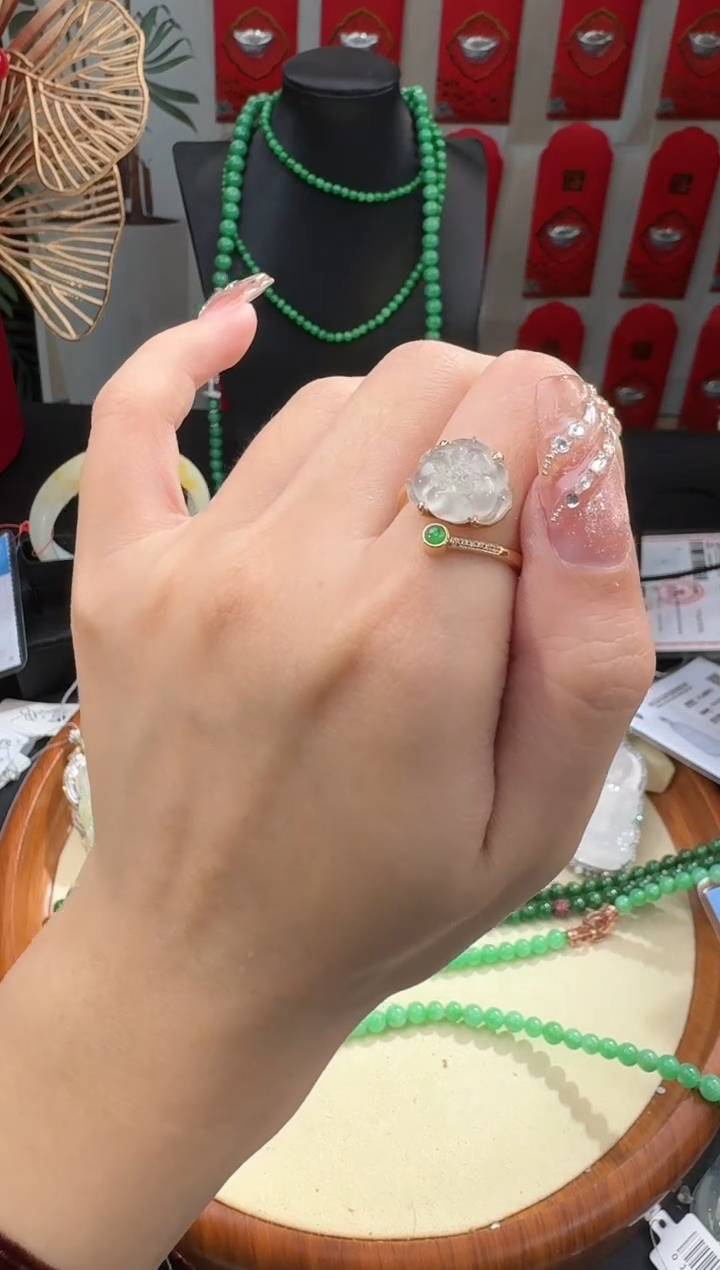 【闪购商品】翡翠颈饰18K金镶嵌戒指