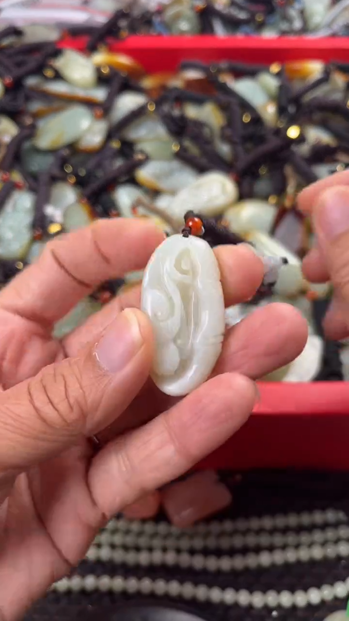 【闪购商品】和田玉颈饰未镶嵌多样性发货没有证书拍一发一有瑕