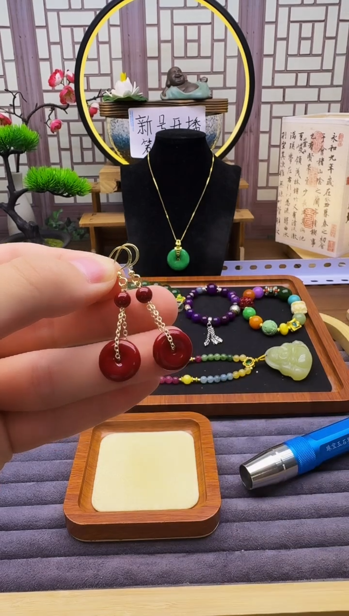 玛瑙/玉髓耳钉14K金镶嵌E349