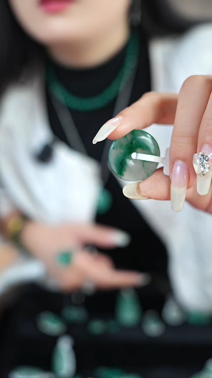 未镶嵌石英质玉（非洲翠）珠宝奇石平安扣