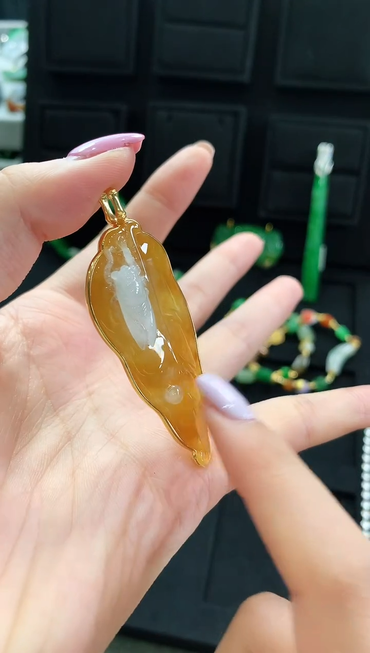 【闪购商品】翡翠吊坠(不含链)18K金镶嵌吊坠