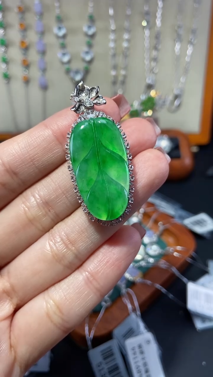 【闪购商品】翡翠颈饰18K金镶嵌吊坠