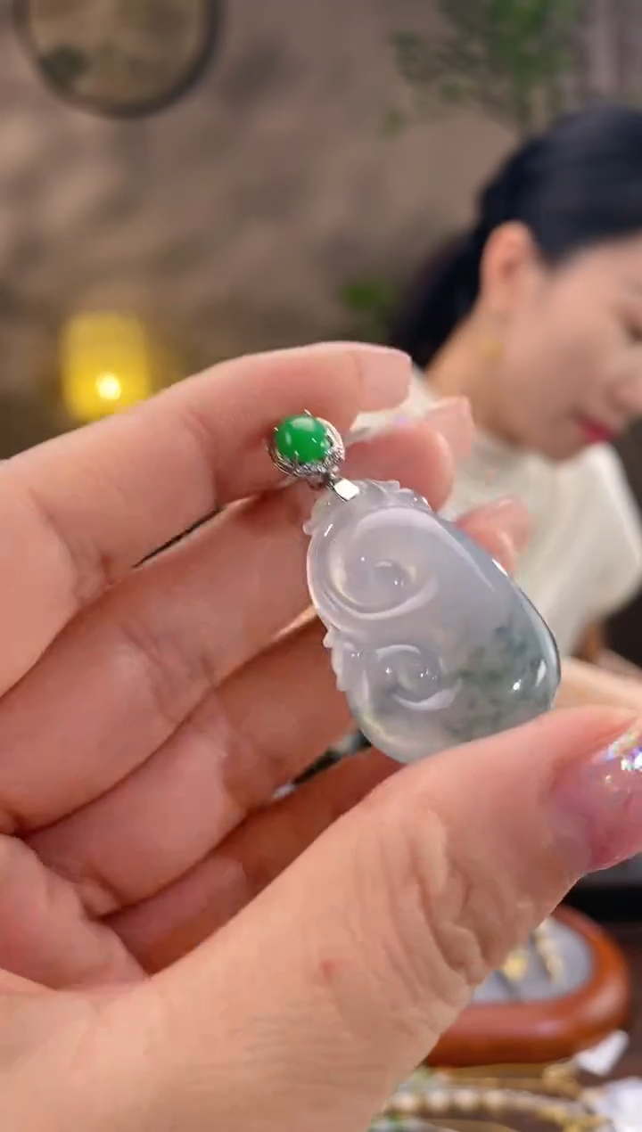 翡翠18K金镶嵌项链如意