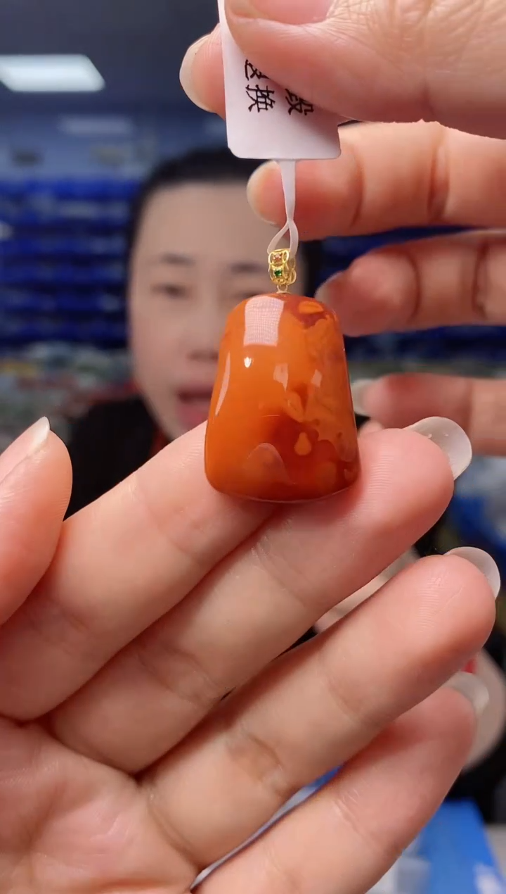 【闪购商品】南红玛瑙吊坠(不含链)18K金镶嵌   G10049