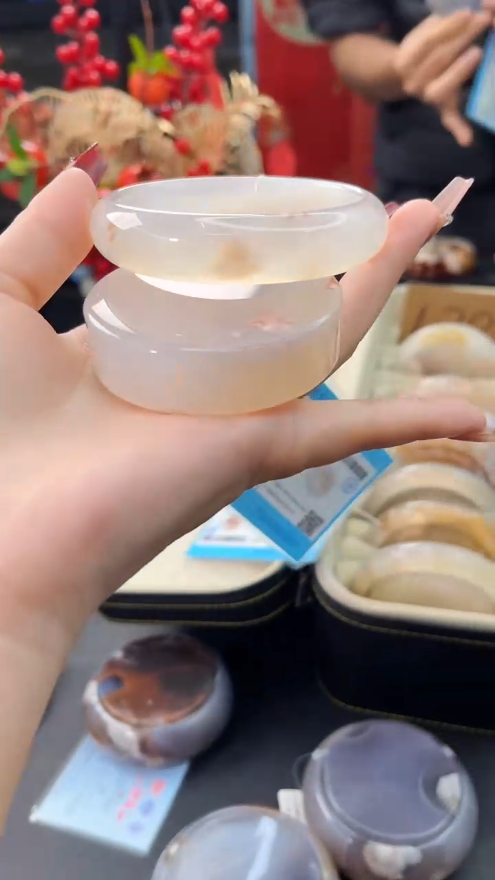 【闪购商品】石英质玉手镯未镶嵌赠送镯心（61圈口）