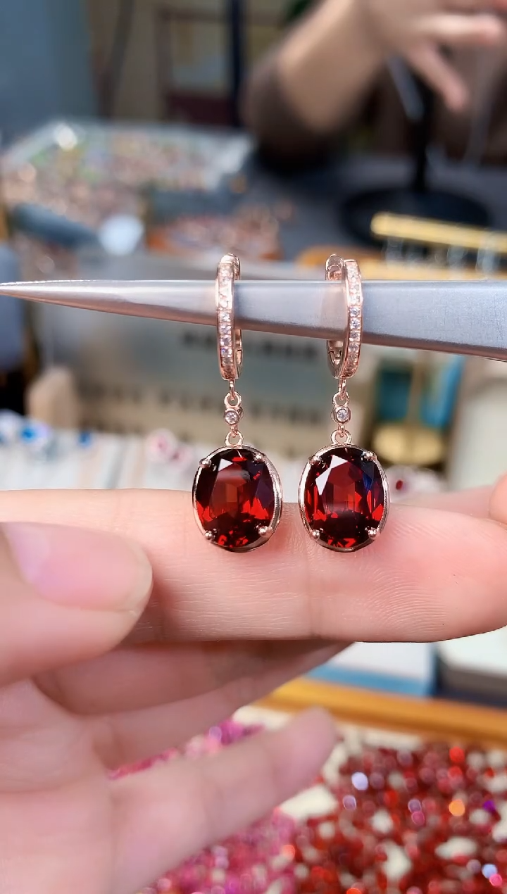 【闪购商品】石榴石耳扣银S925镶嵌天然