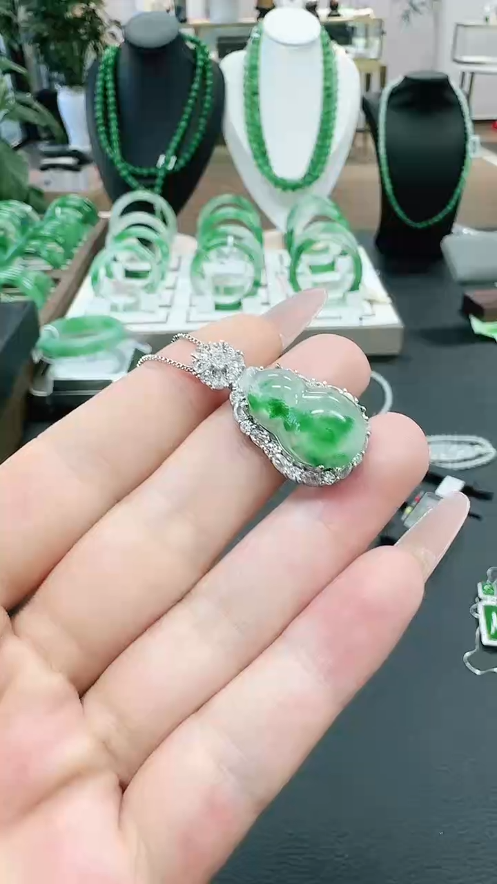 未镶嵌1石英质玉（非洲翠）/7401