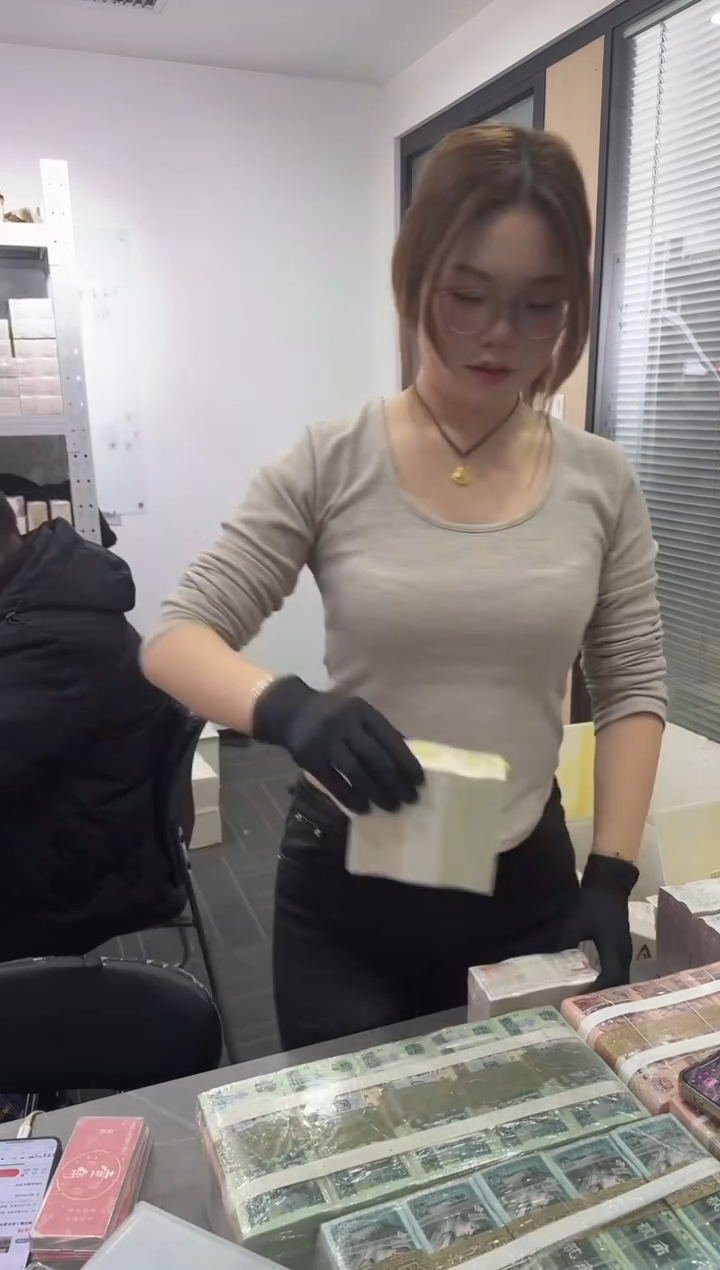 第四套人民币退市纸币 银行保真鉴定 01K无4 老虎7