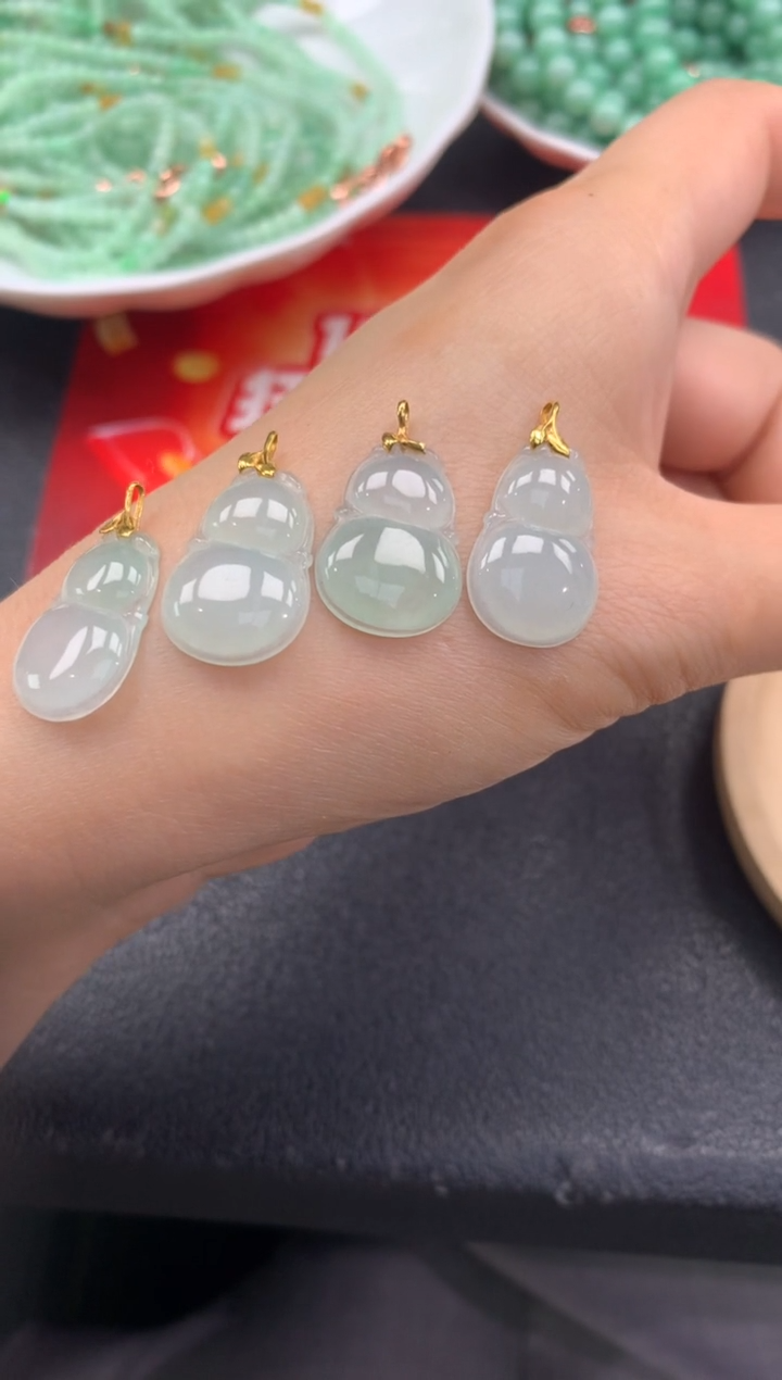 颈饰18K金镶嵌翡翠FA351 翡翠葫芦 多样性发其一赠皮绳