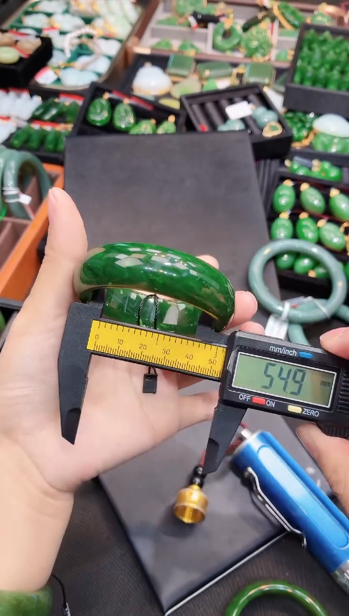 未镶嵌手镯和田玉5455多样性发一