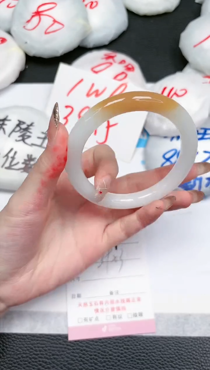 【闪购商品】石英质玉手镯未镶嵌237-59.9