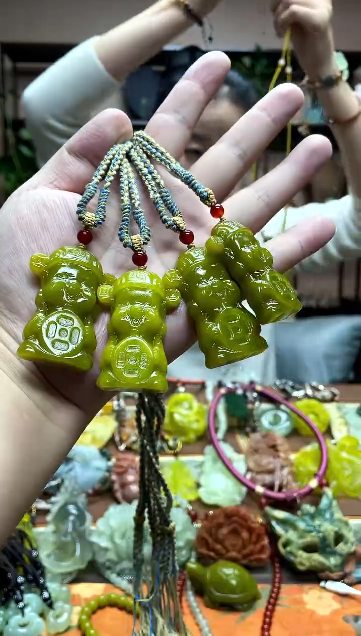 未镶嵌岫玉吊坠多样性发货发其中之一