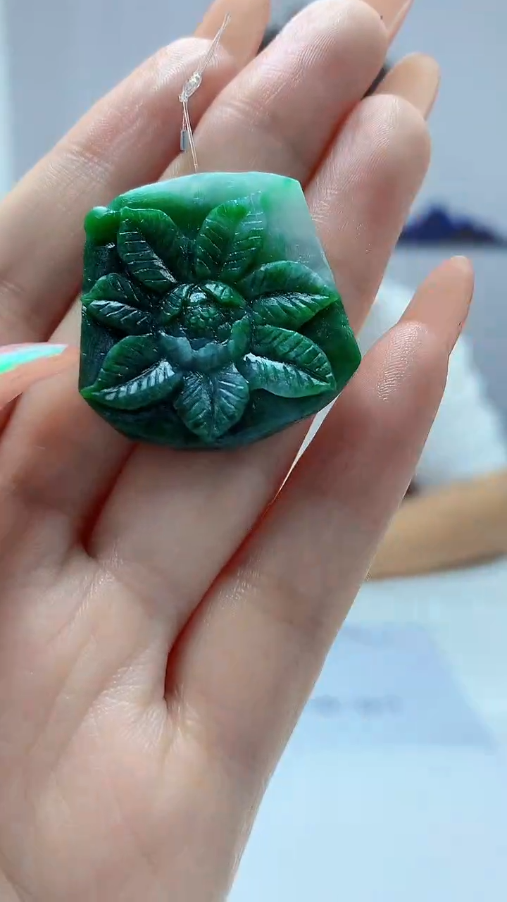 【闪购商品】定制翡翠未镶嵌4688DD-毛货挂件180