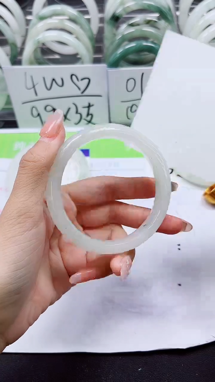 【闪购商品】石英质玉手镯未镶嵌A320-57/58