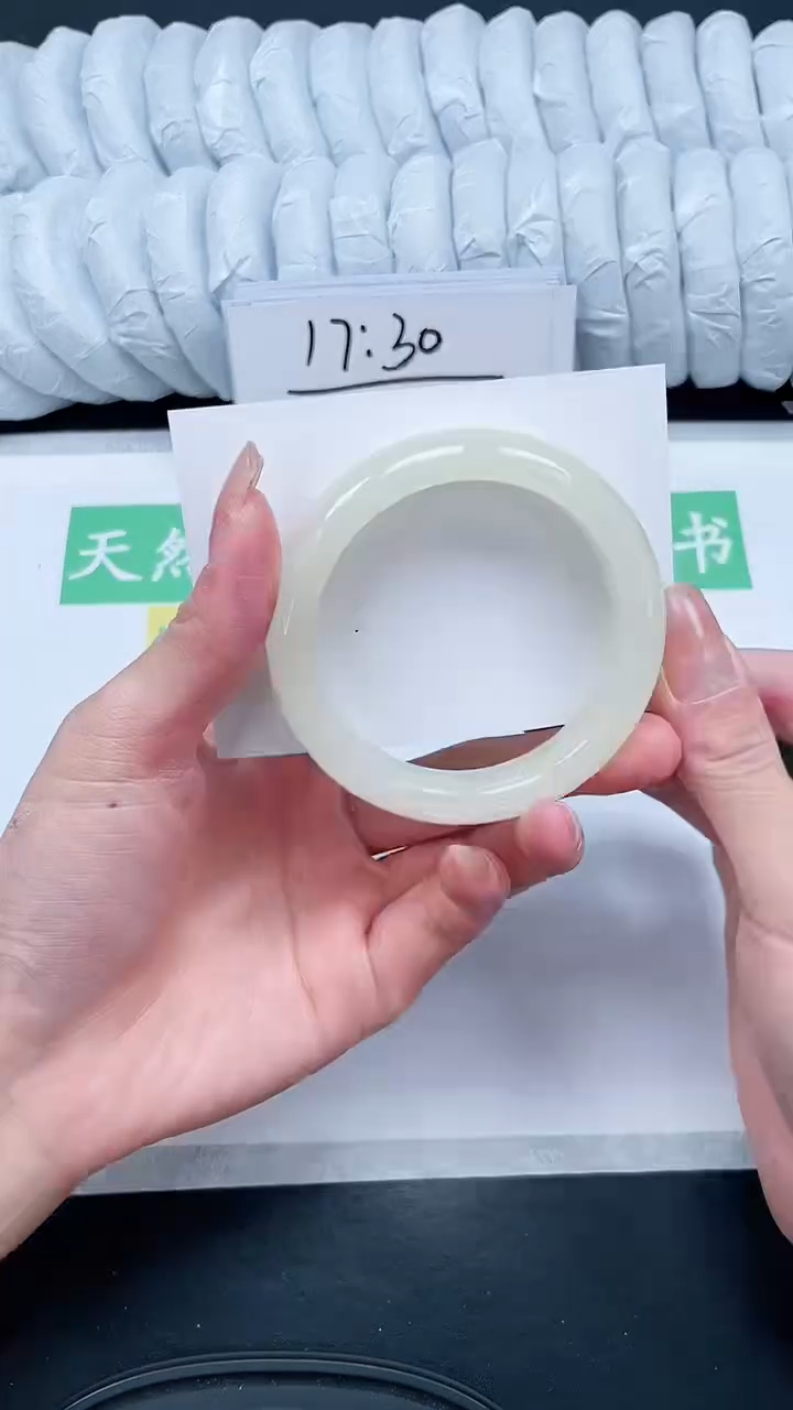 【闪购商品】石英质玉手镯未镶嵌329-52.3