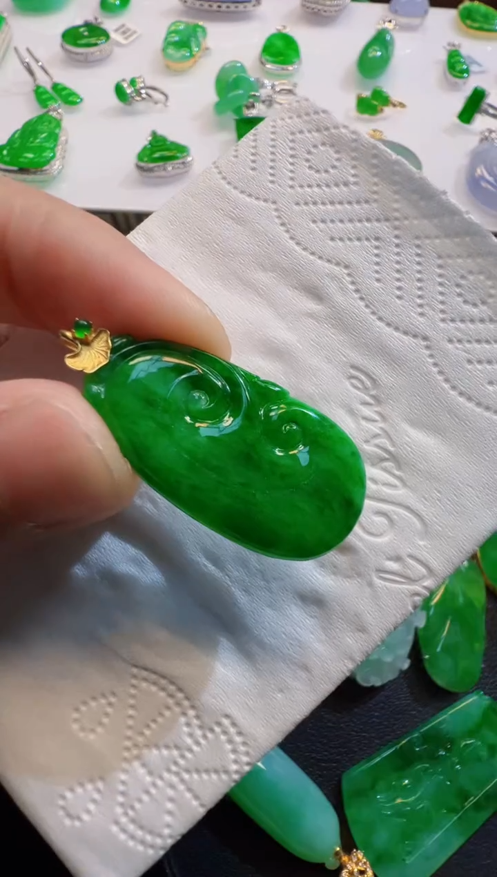 翡翠18K金镶嵌吊坠(不含链)如意