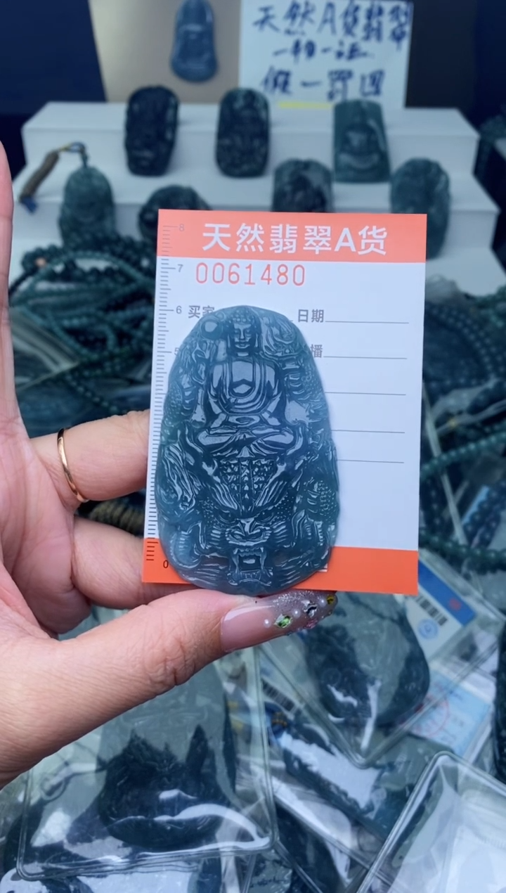 翡翠未镶嵌颈饰·········