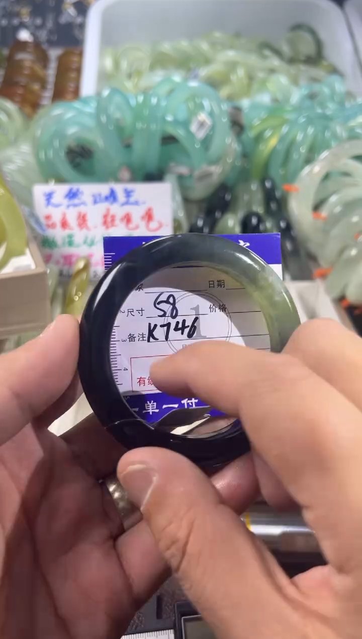 未镶嵌蛇纹石玉手镯1