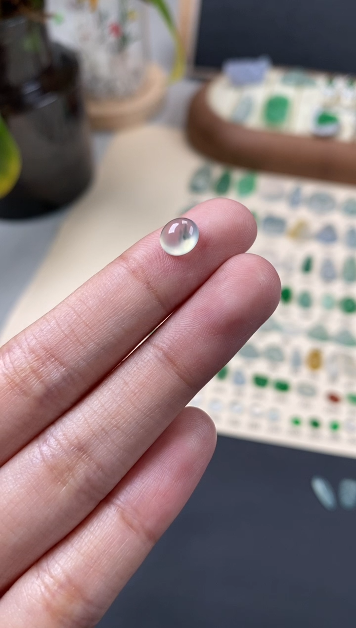 翡翠未镶嵌颈饰翡翠冰种蛋面