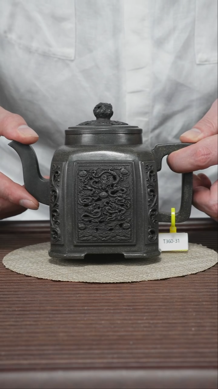 茶壶紫砂T360 早期绿泥 九龙戏珠 530cc