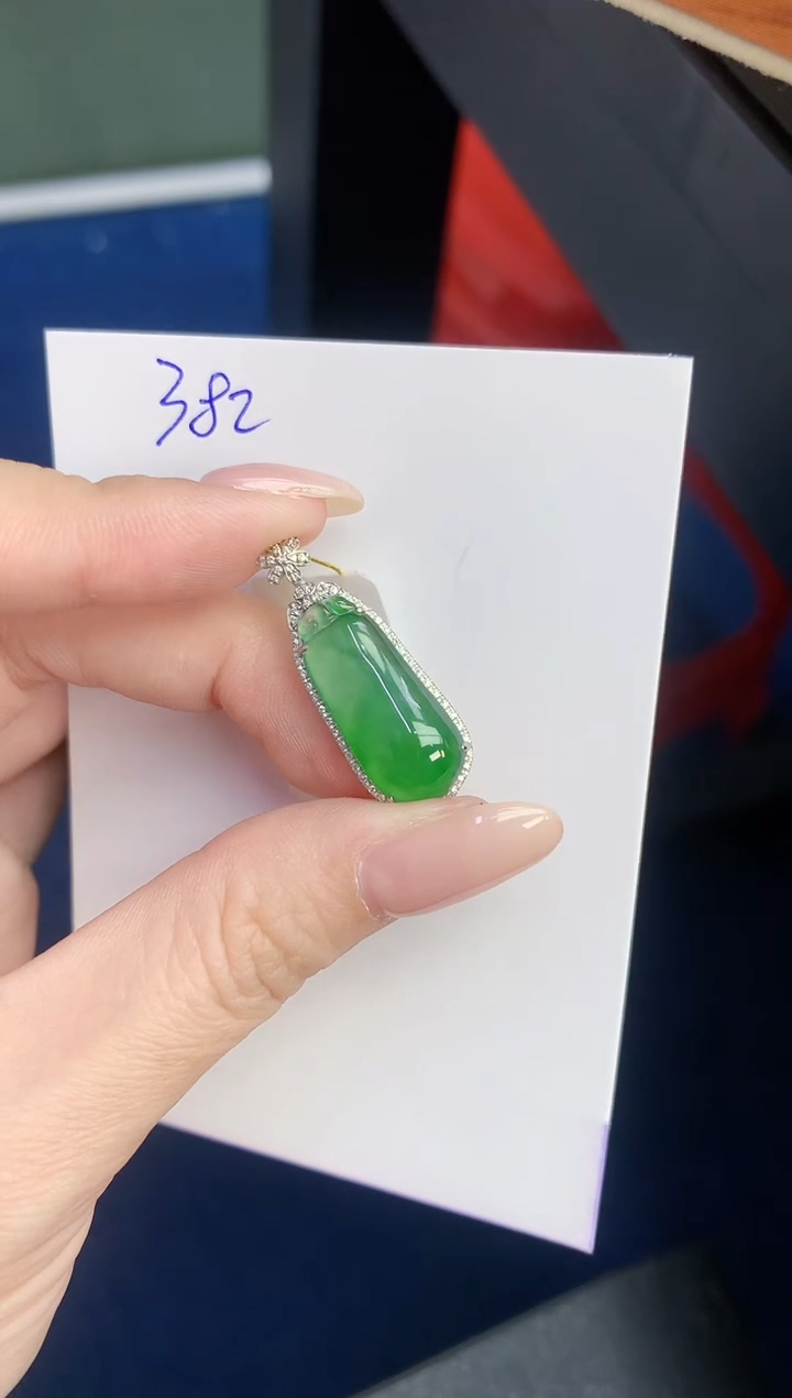 颈饰18K金镶嵌翡翠天然缅甸A货翡翠