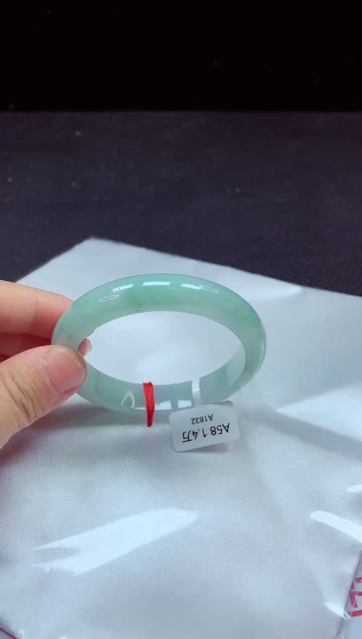 【闪购商品】翡翠手镯未镶嵌镯子58+