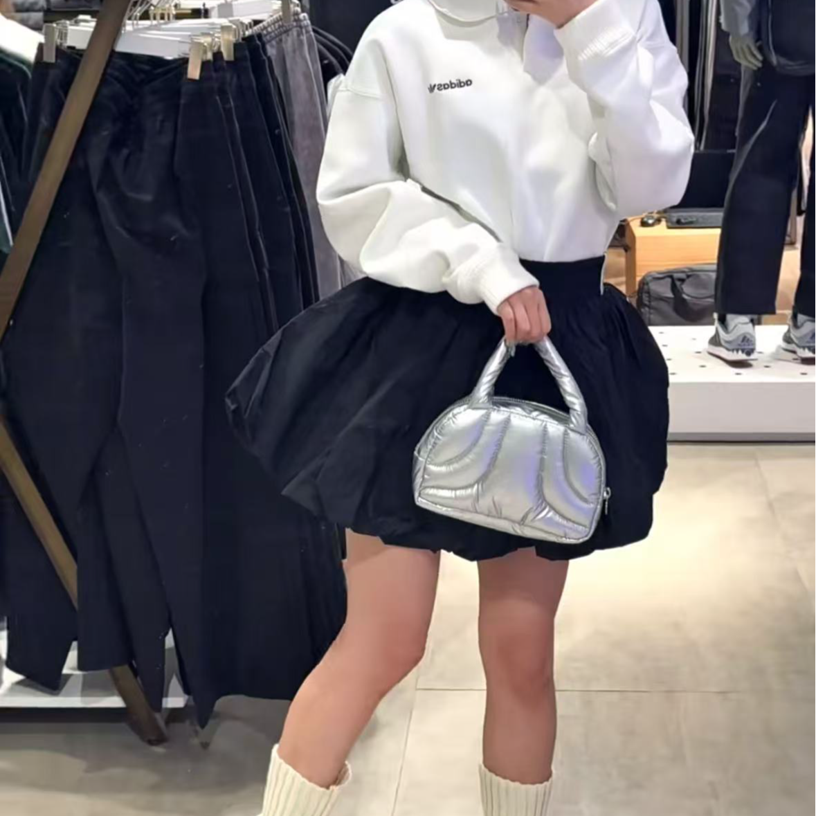 adidas/阿迪达斯时尚简约百搭拉链开合手提包女款银色 JD1337