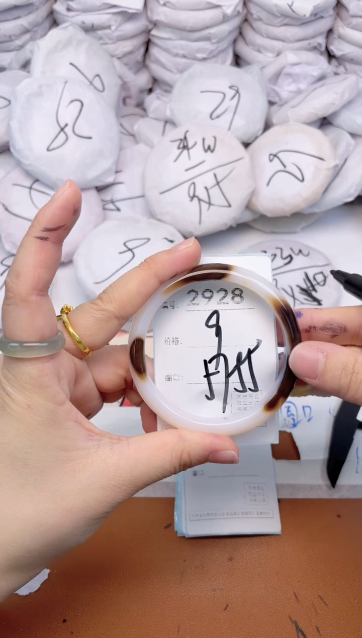 玛瑙/玉髓手镯未镶嵌2928