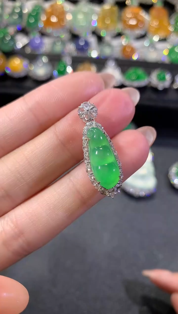 【闪购商品】翡翠吊坠(不含链)18K金镶嵌133-豆子