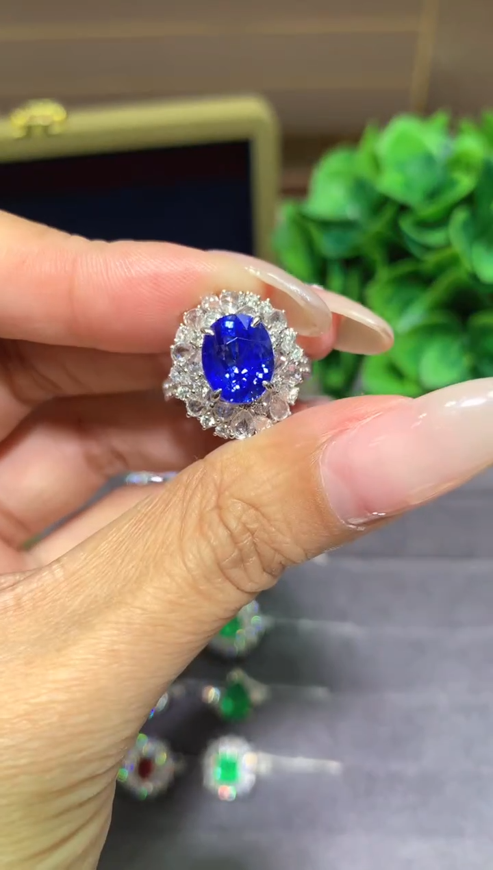 戒指蓝宝石18K金镶嵌5ct