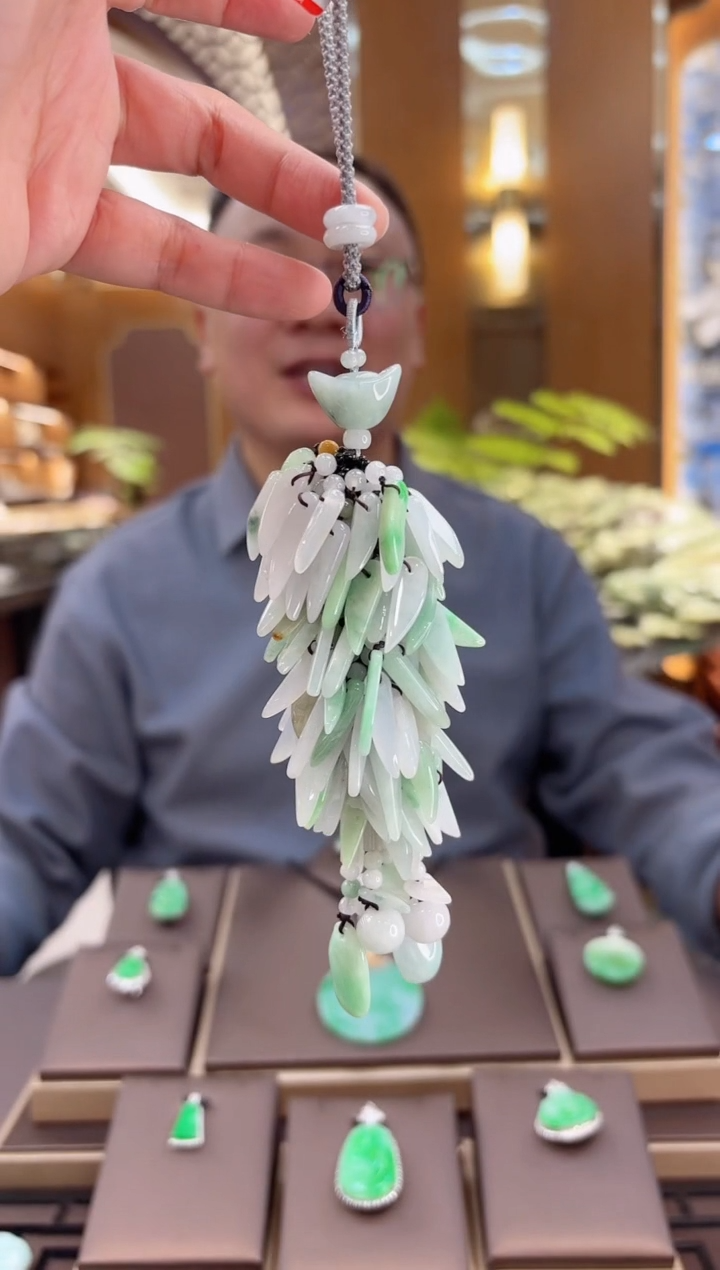 【闪购商品】翡翠挂件未镶嵌车挂