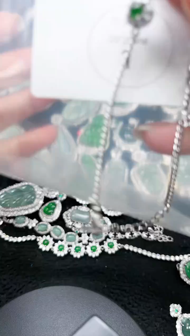 【闪购商品】翡翠颈饰未镶嵌394赠皮绳