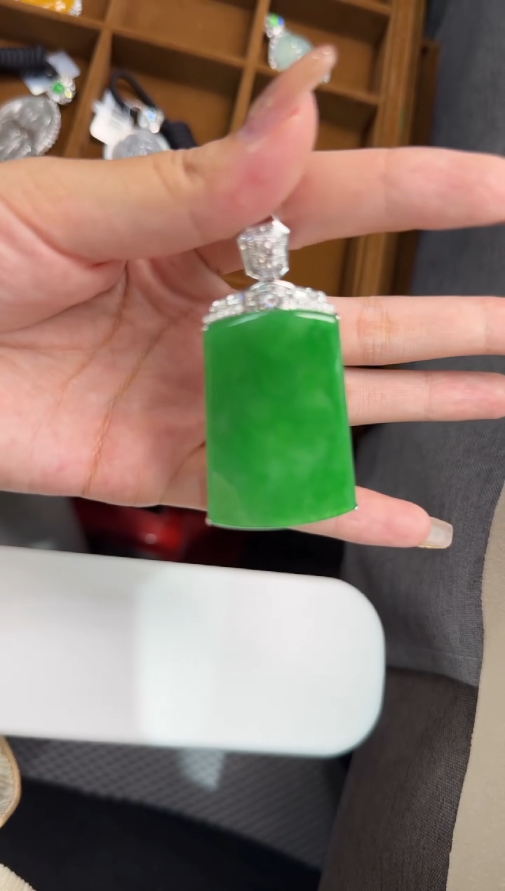 颈饰未镶嵌翡翠翡翠无事牌