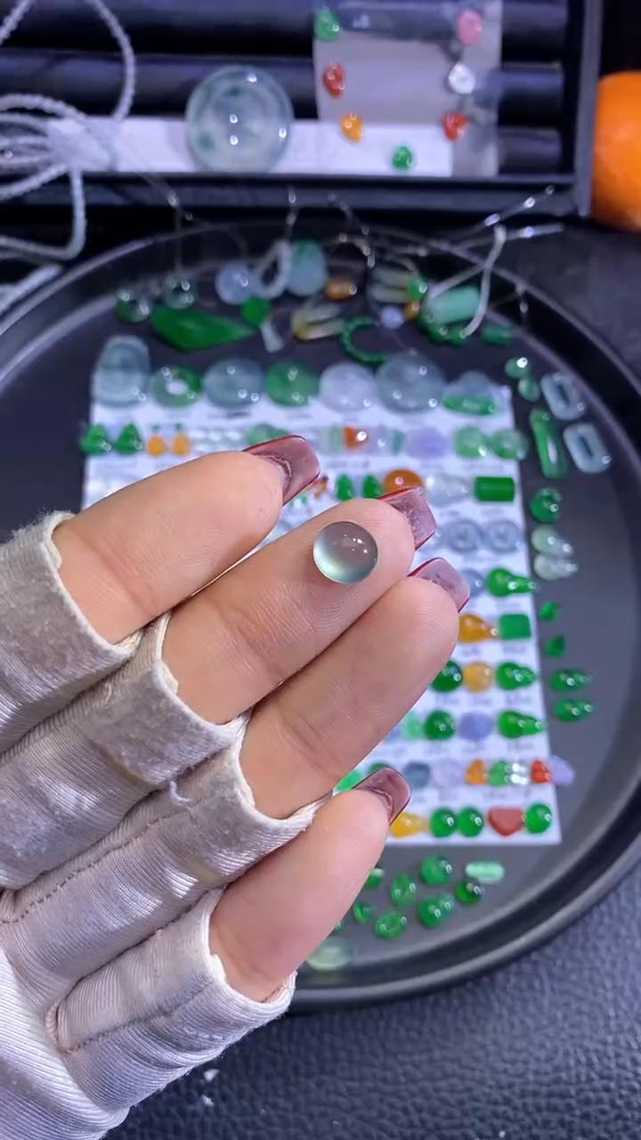 未镶嵌挂件翡翠蛋面