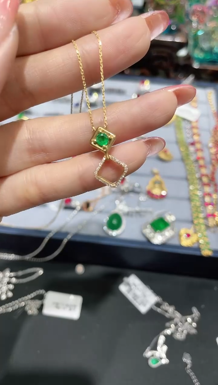 18K金镶嵌项链祖母绿项链