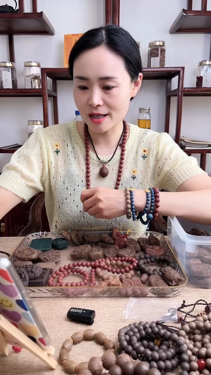 泥塑小红麝香方 108籽