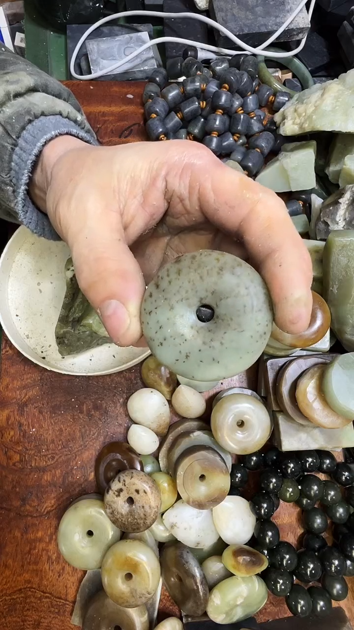 未镶嵌和田玉珠宝半成品龙1