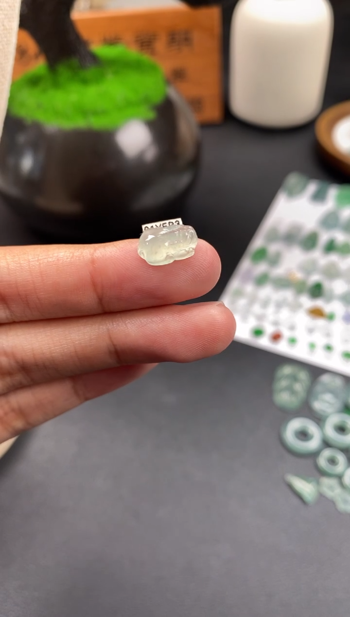 颈饰未镶嵌翡翠翡翠冰种裸石