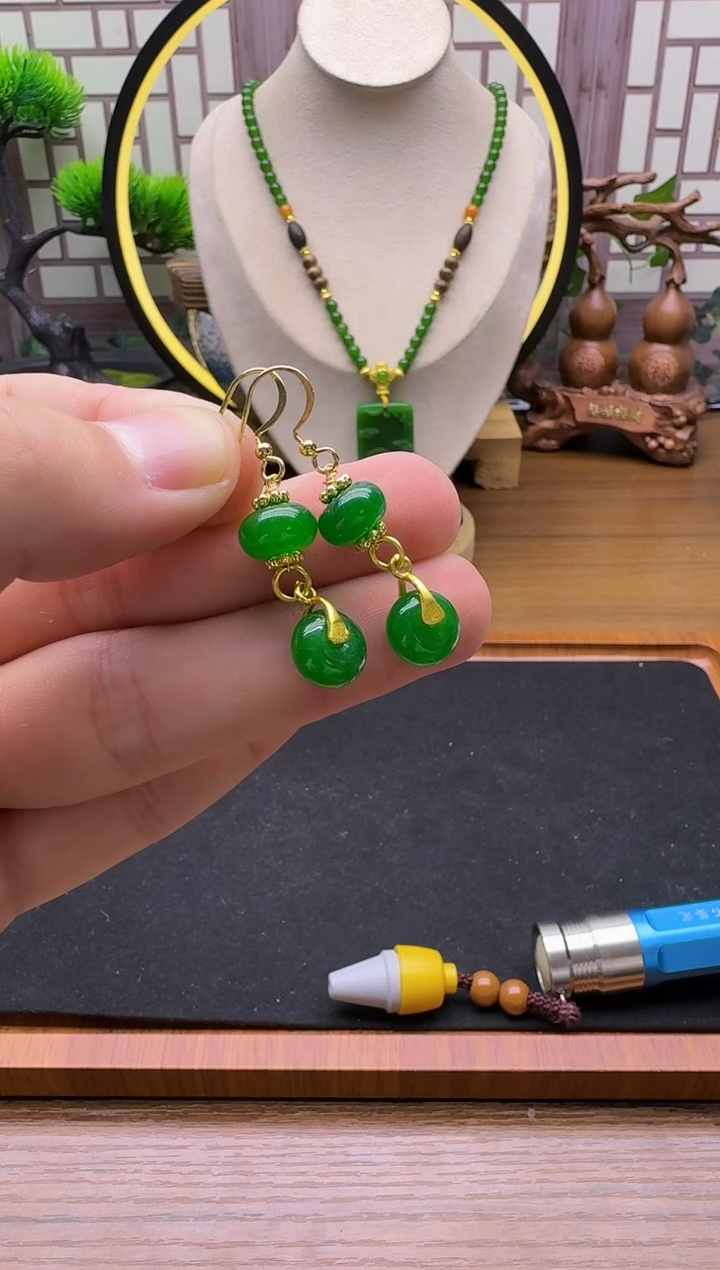 14K金镶嵌翡翠耳饰E15    