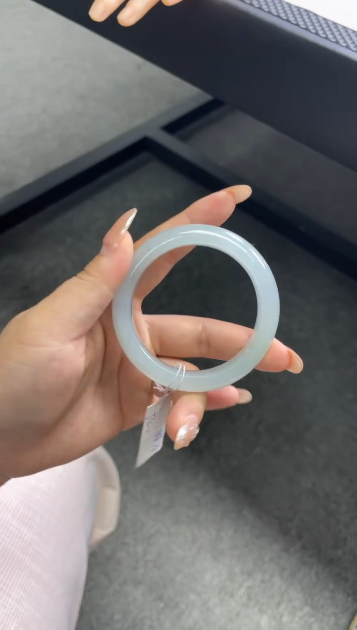 翡翠手镯未镶嵌手镯