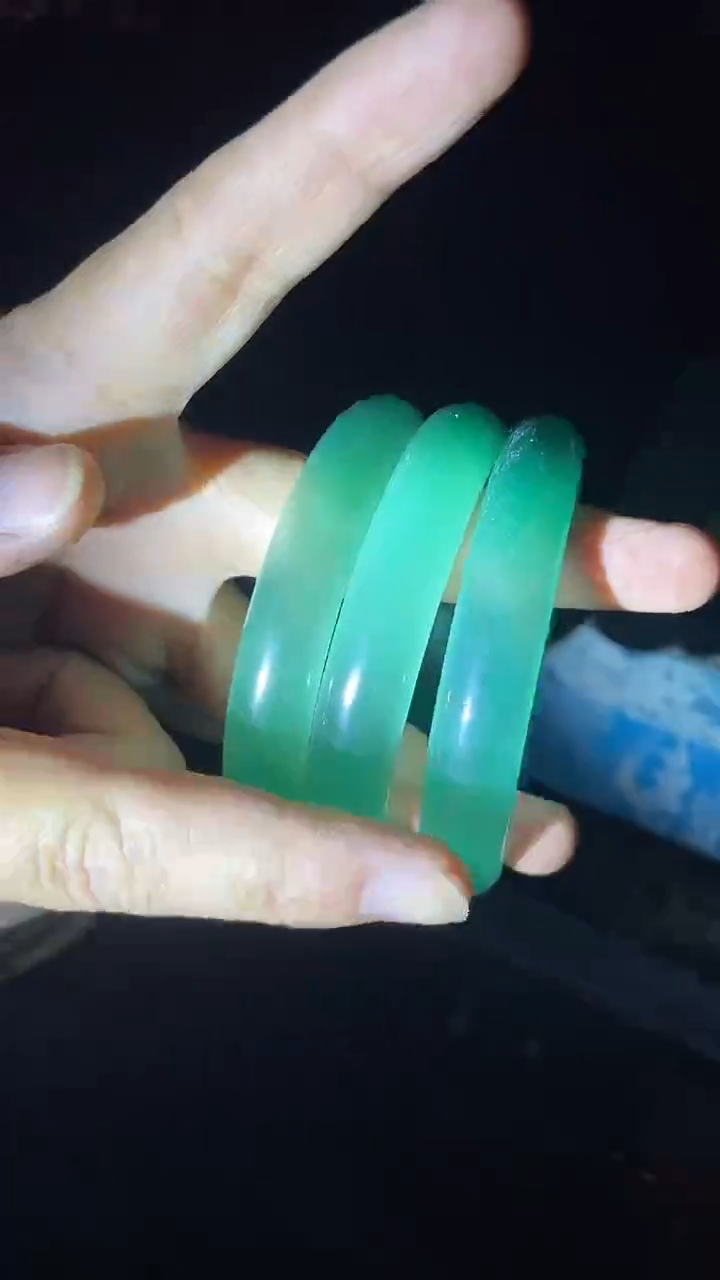 和田玉未镶嵌挂件湖水蓝扁条一只