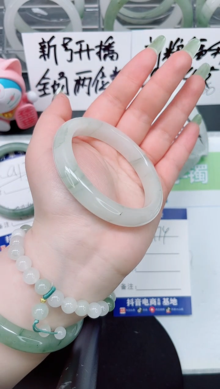 【闪购商品】石英质玉手镯合金a174