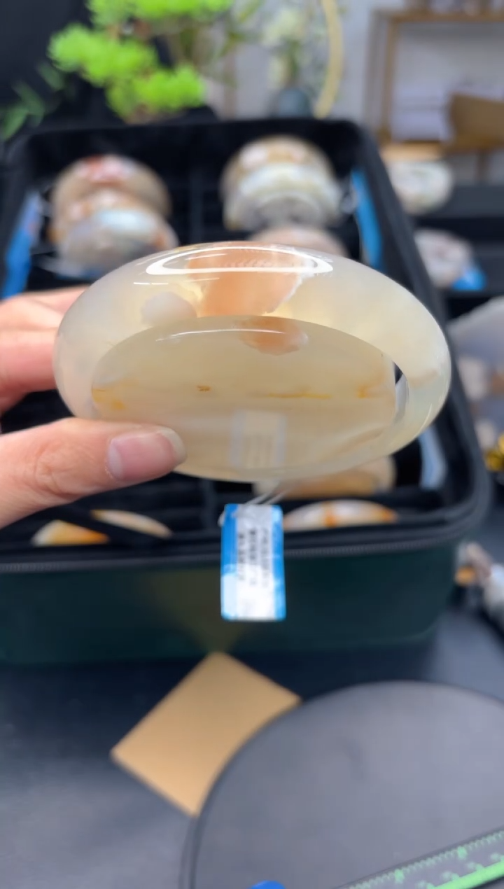 【闪购商品】石英质玉手镯未镶嵌C544(64圈赠送镯心)