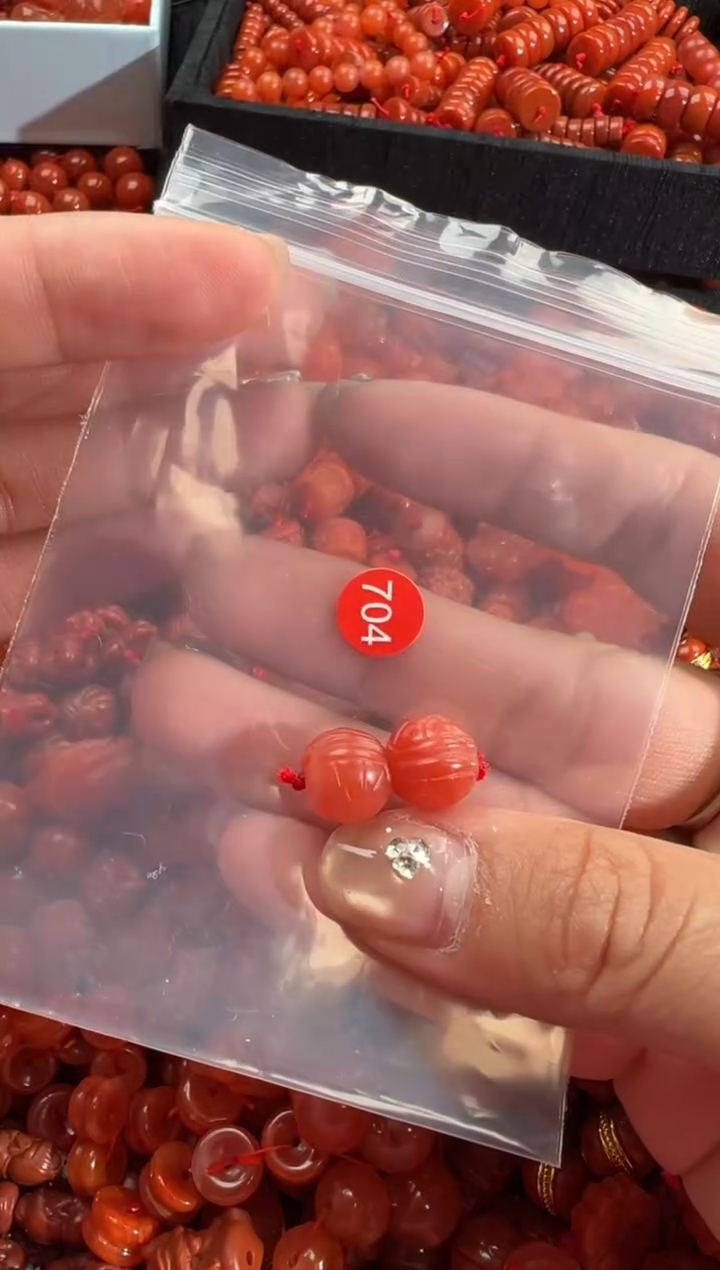 南红玛瑙未镶嵌颈饰1