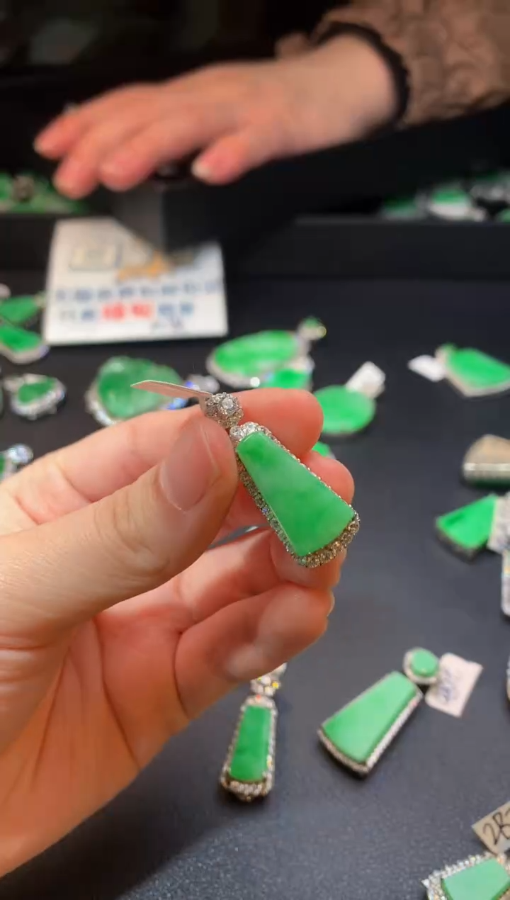 【闪购商品】翡翠颈饰银S925镶嵌翡翠