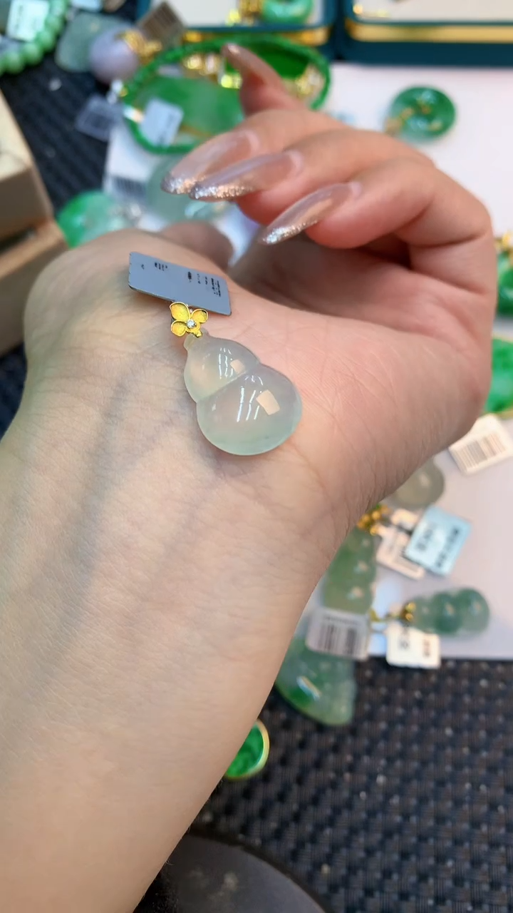 颈饰18K金镶嵌翡翠1