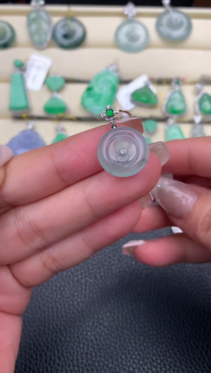 【闪购商品】翡翠颈饰18K金镶嵌D678