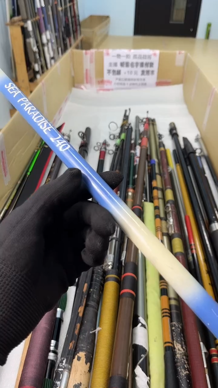 狼****客孤品微瑕，以直播间为准，加10元发顺丰。